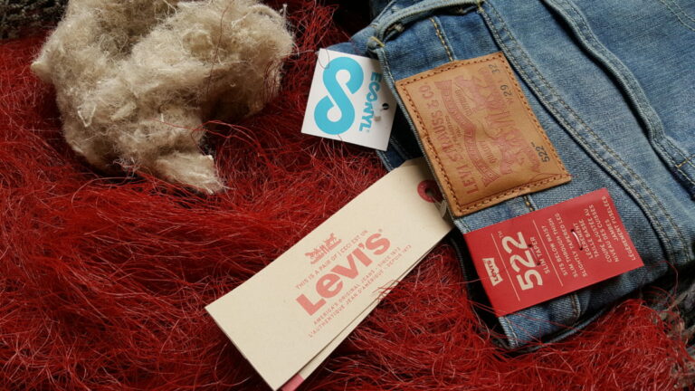 ECONYL® yarn for the first time into Levi’s jeans